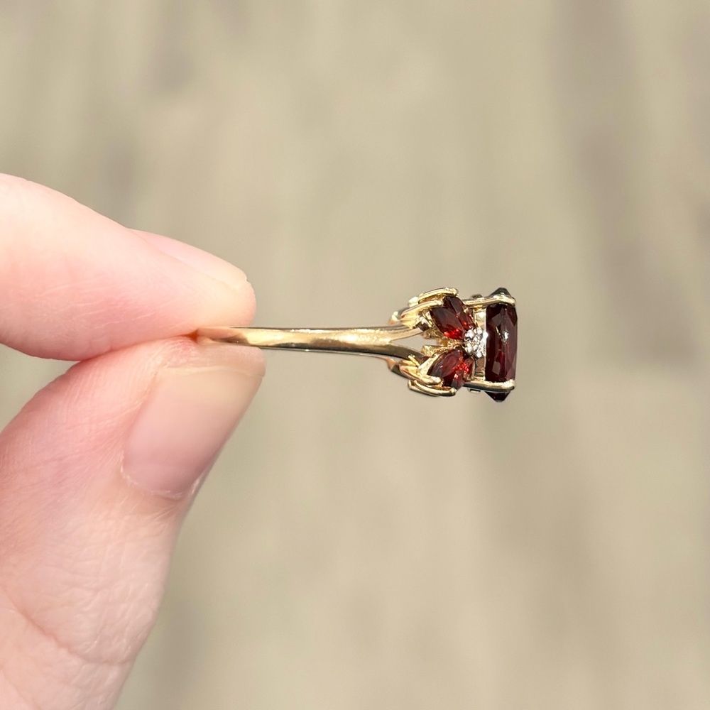 Garnet Gold Ring: Natural gemstone oval pyrope red diamond 10K solid yellow gold - Picture 12 of 15